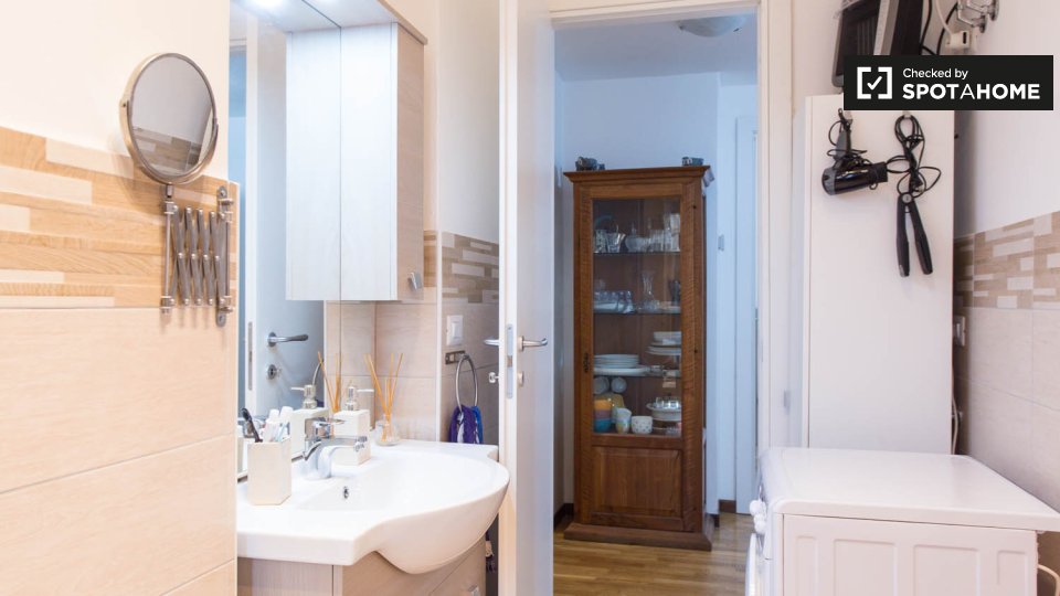 Double room Milan, 2 beds — photo 8