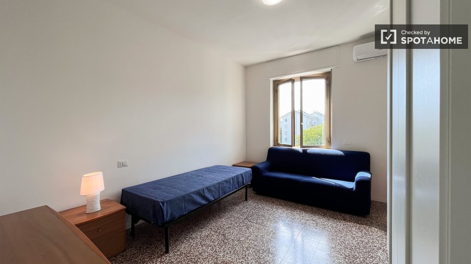 Double room Milan, 3 beds — photo 3