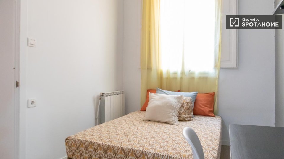 Double room Madrid, 5 beds, 100m² — photo 36