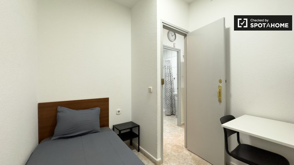 Double room Barcelona, 3 beds, 50m² — photo 2