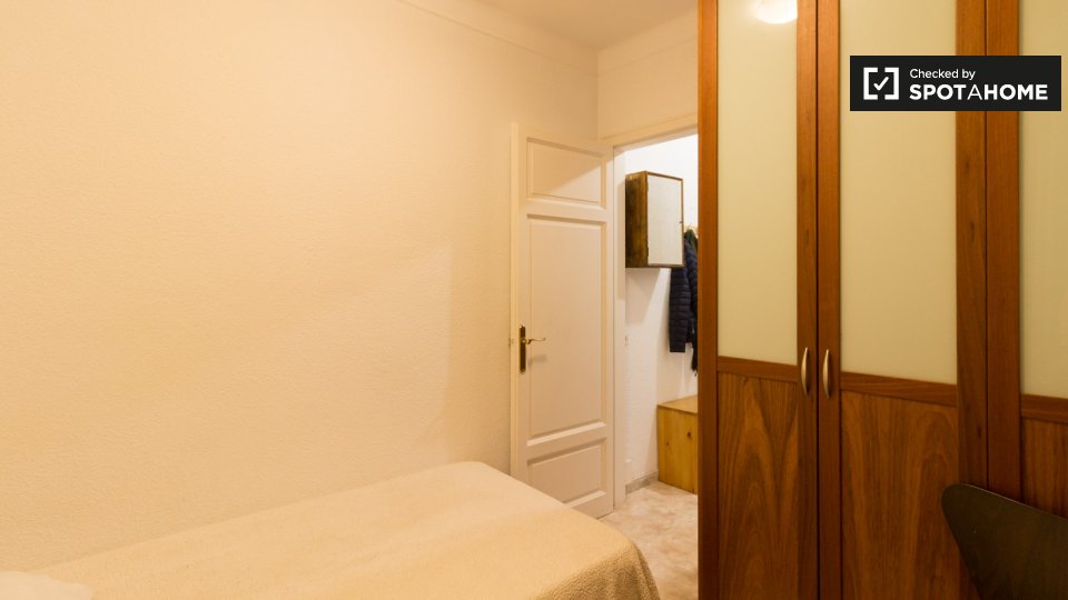 Double room Barcelona, 3 beds — photo 2