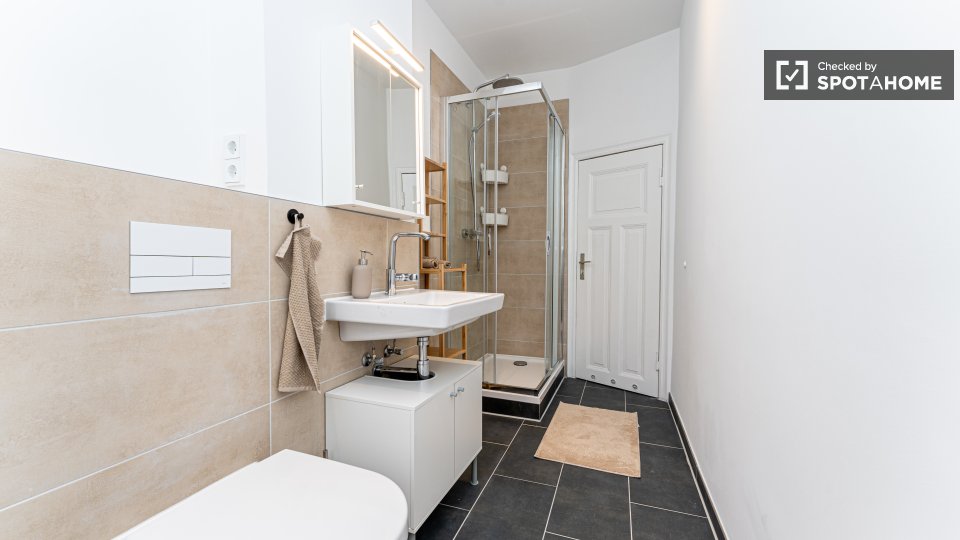 Double room Berlin, 5 beds, 79m² — photo 9