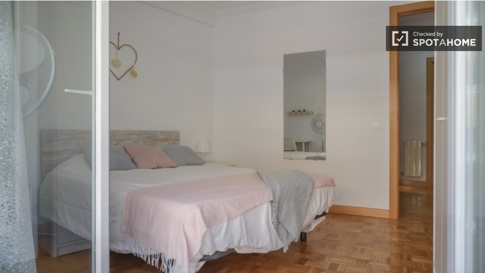 Double room Madrid, 5 beds, 140m² — photo 7