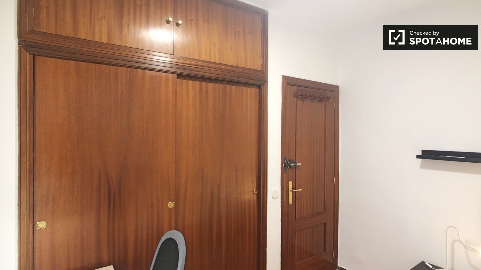 Double room Madrid, 5 beds, 133m² — photo 25