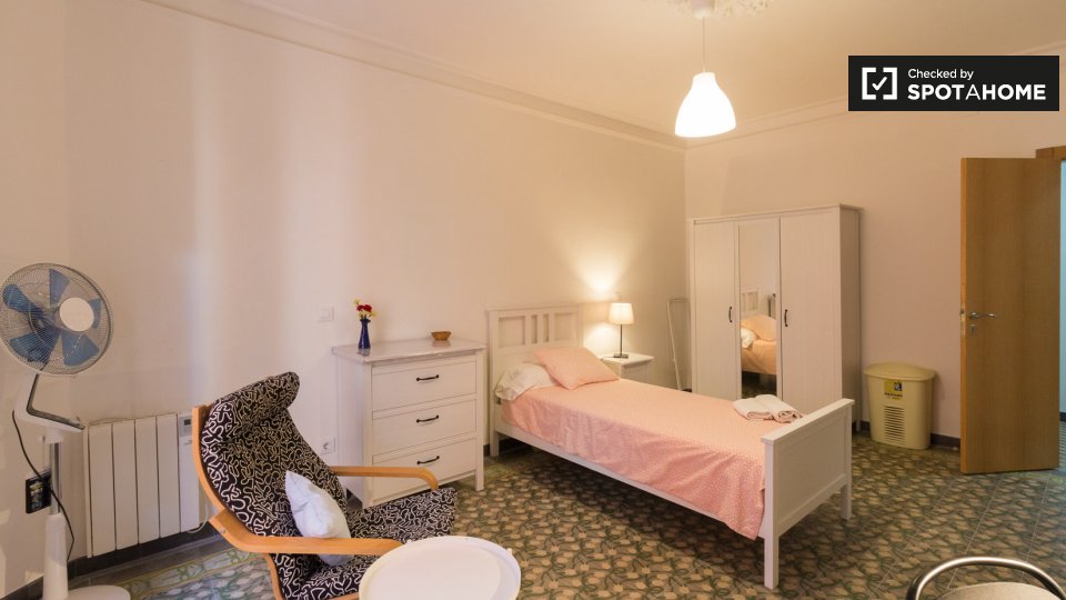 Double room Barcelona, 4 beds, 130m² — photo 2