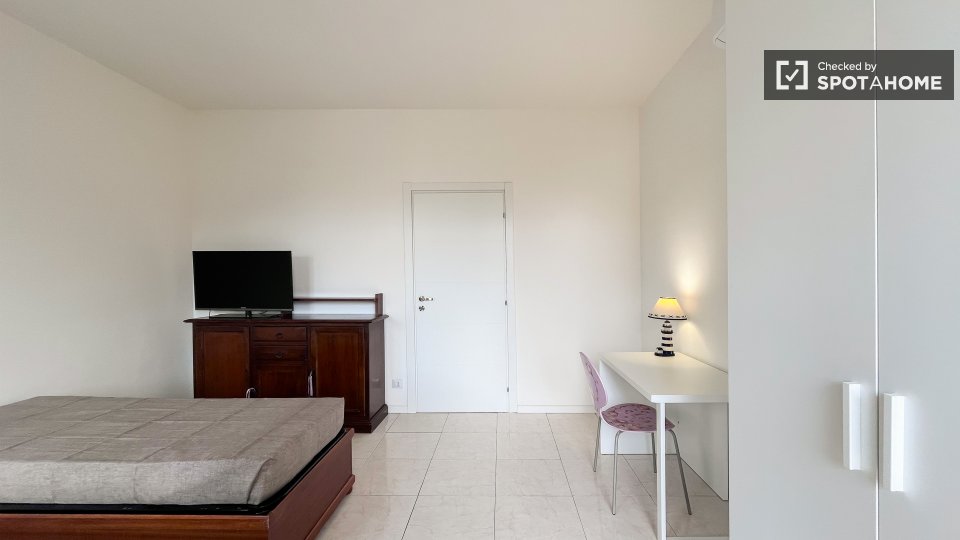 Double room Milan, 3 beds — photo 1
