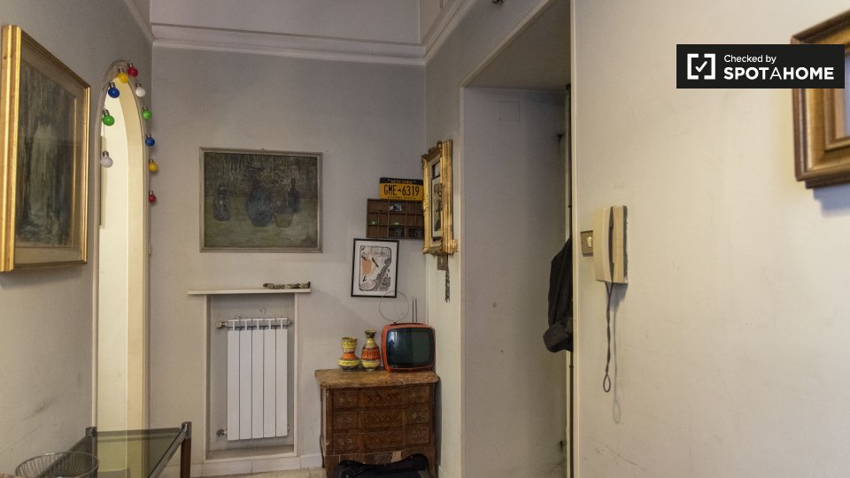 Double room Rome, 3 beds — photo 19
