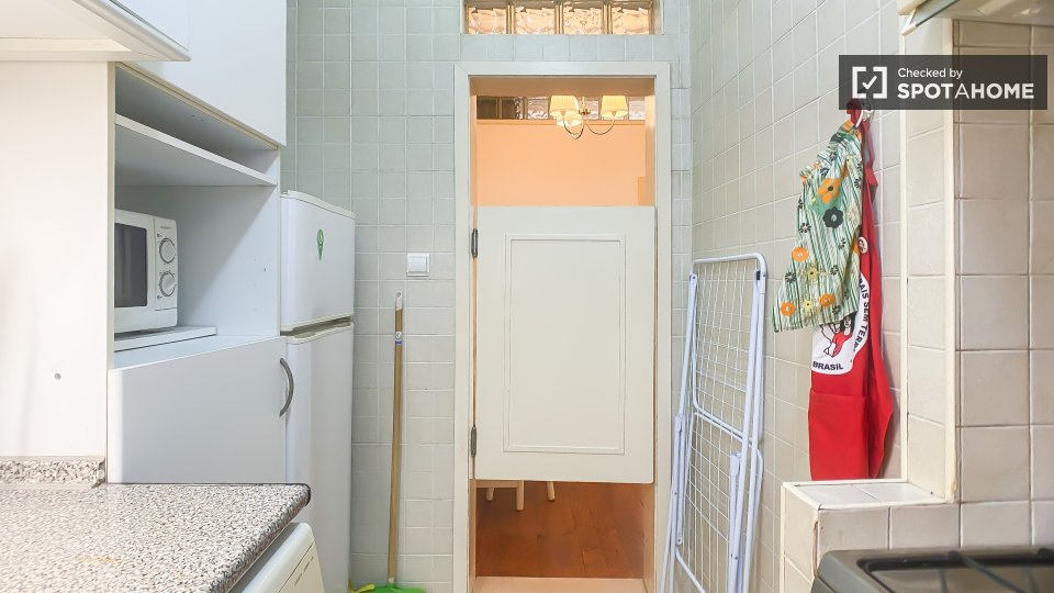 Apartment Lisbon, 1 bed, 65m² — photo 1