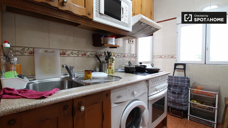 Double room Madrid, 3 beds, 80m² — photo 14