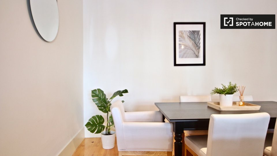 Apartment Lisbon, 2 beds, 75m² — photo 11