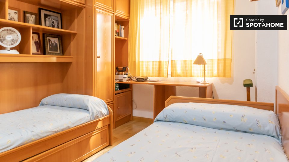 Double room Madrid, 4 beds, 120m² — photo 2