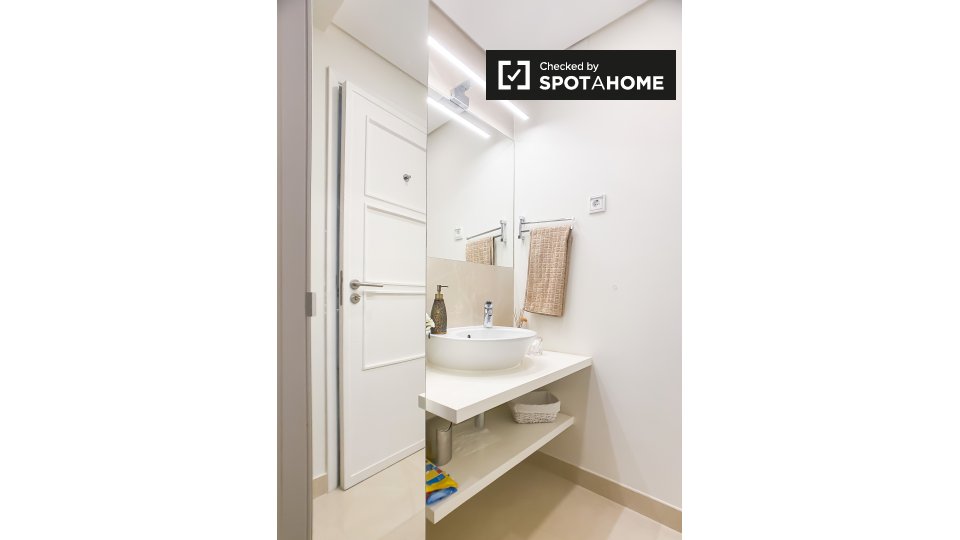 Double room Lisbon, 4 beds, 240m² — photo 6