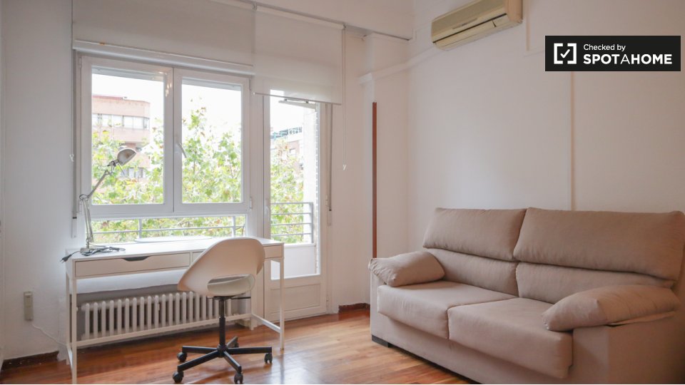 Double room Madrid, 4 beds, 120m² — photo 18