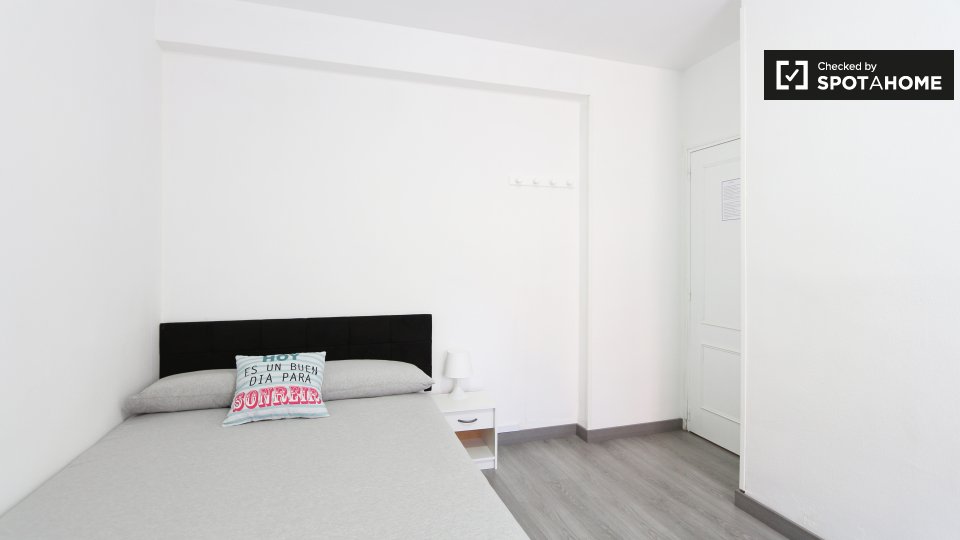 Double room Madrid, 5 beds, 96m² — photo 3