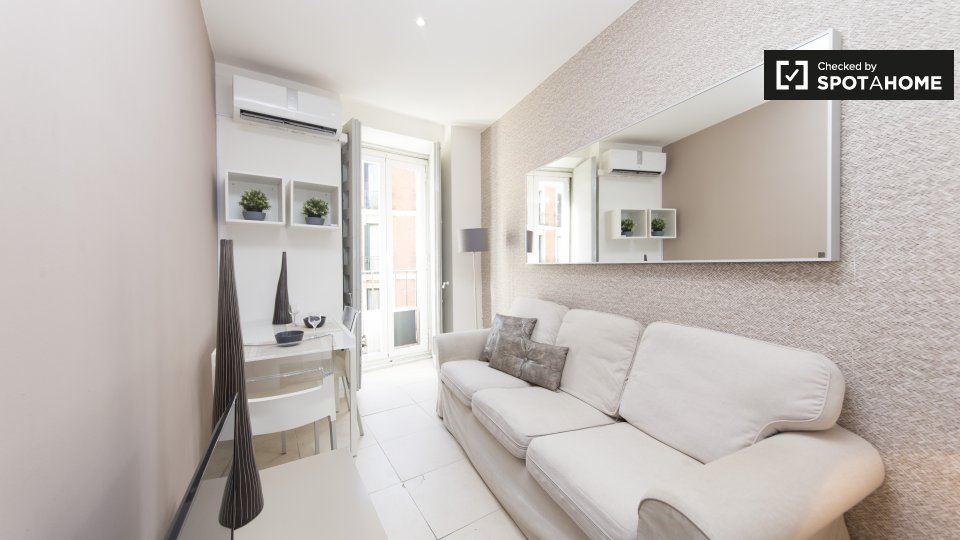 Apartment Madrid, 2 beds, 1m² — photo 1