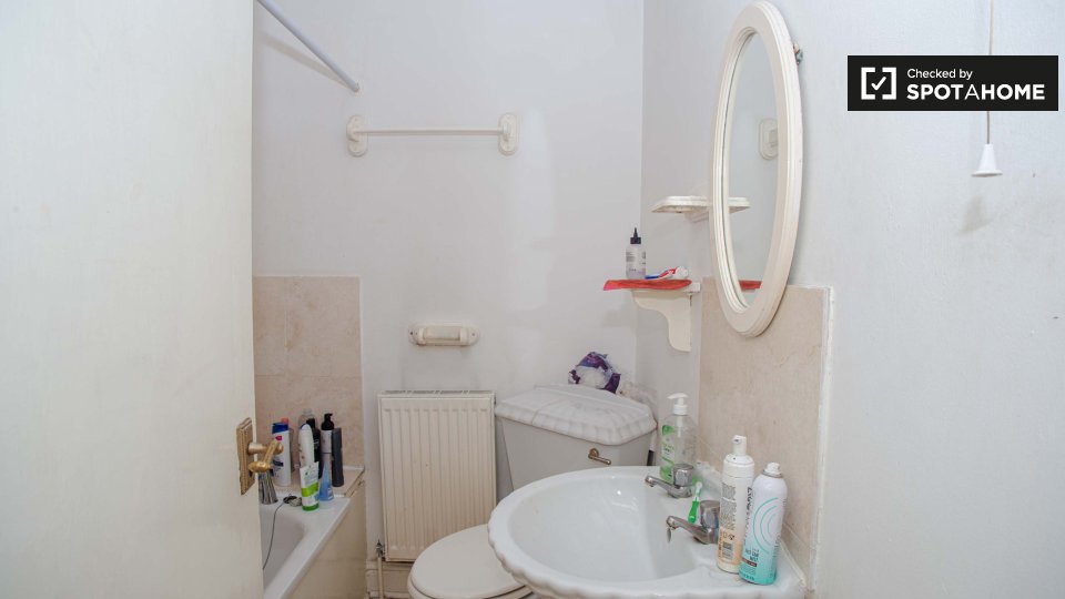 Double room London, 3 beds — photo 11