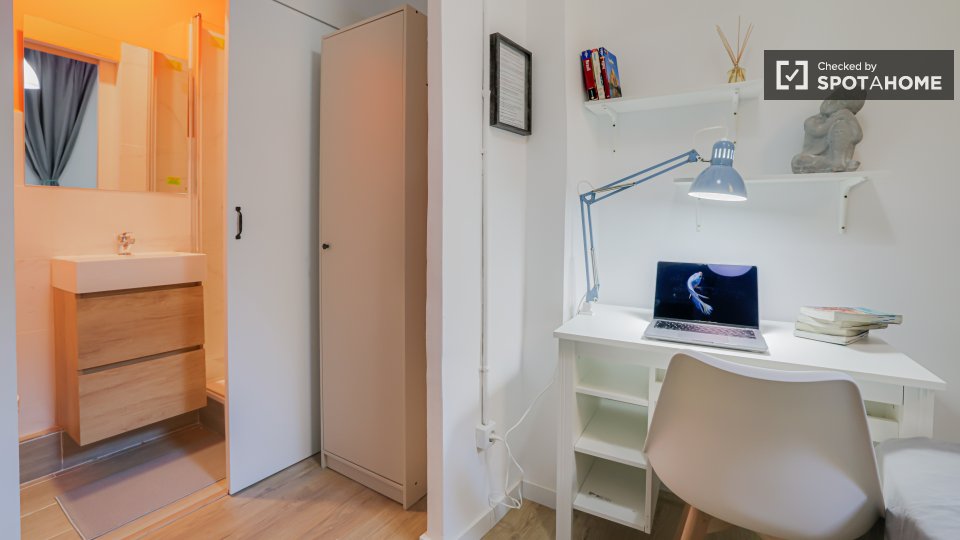 Double room Barcelona, 5 beds — photo 22