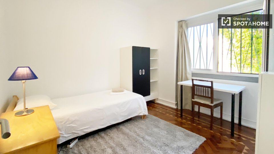 Double room Lisbon, 6 beds — photo 20