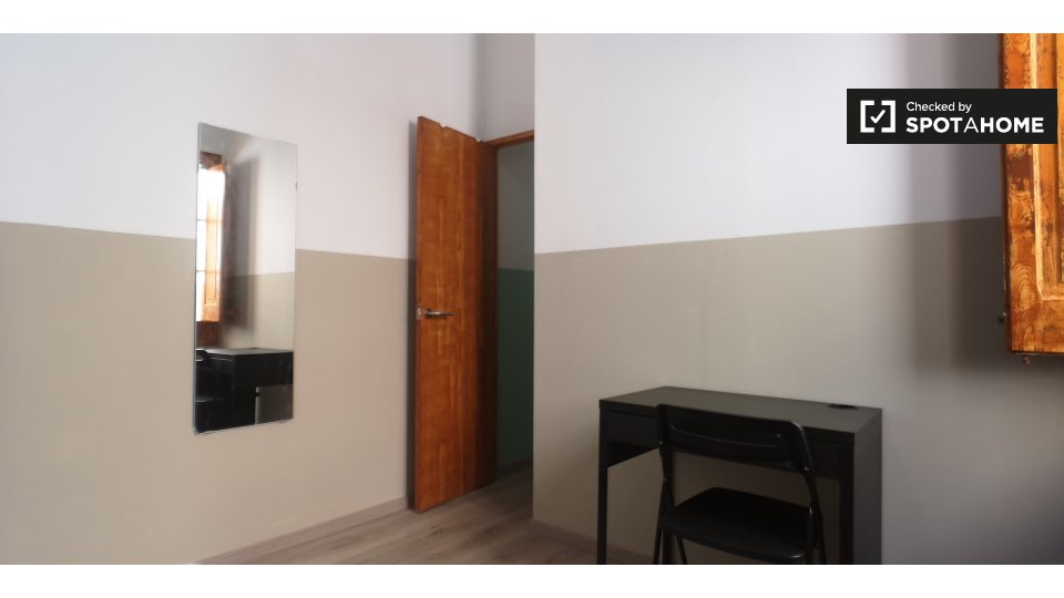 Double room Barcelona, 3 beds, 65m² — photo 4