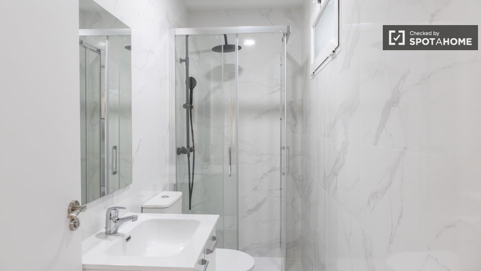 Double room Madrid, 14 beds — photo 11