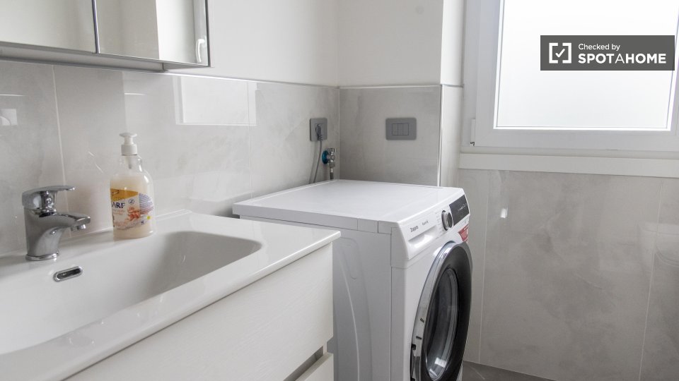 Double room Rome, 3 beds, 93m² — photo 44