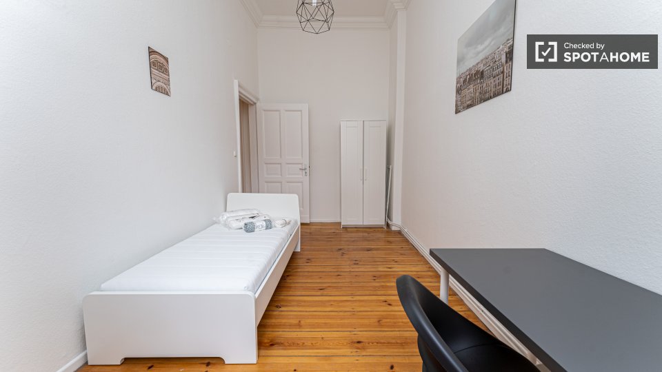 Double room Berlin, 5 beds, 99m² — photo 3