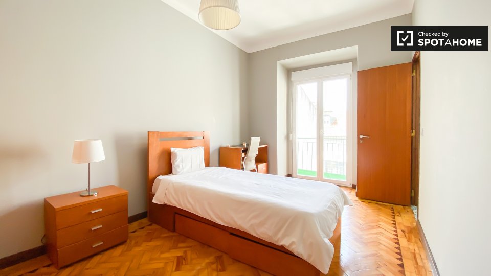 Double room Lisbon, 5 beds — photo 56