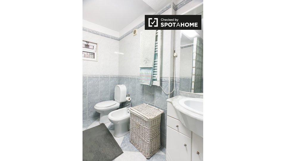 Apartment Lisbon, 2 beds, 70m² — photo 18