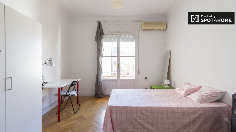 Double room Madrid, 8 beds, 200m² — photo 1