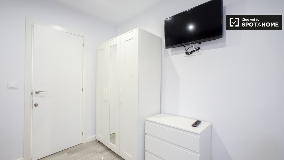 Double room Valencia, 3 beds, 65m² — photo 5