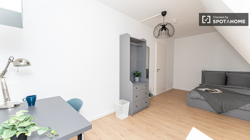 Double room Berlin, 9 beds, 158m² — photo 14