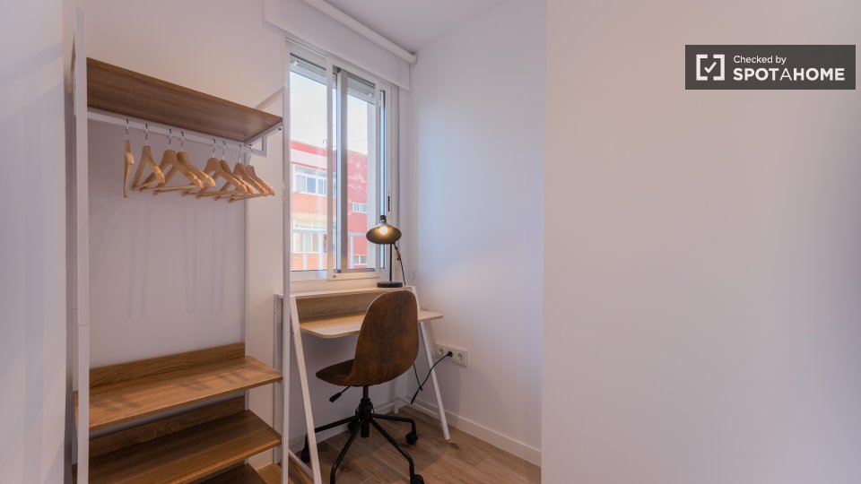 Double room Valencia, 3 beds — photo 4