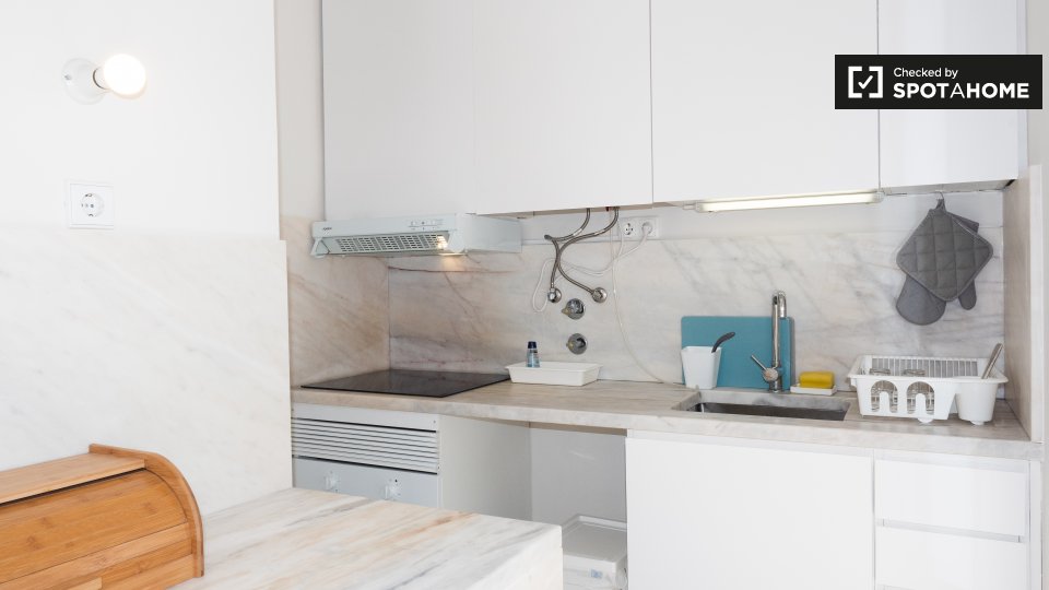 Apartment Lisbon, 2 beds, 70m² — photo 13
