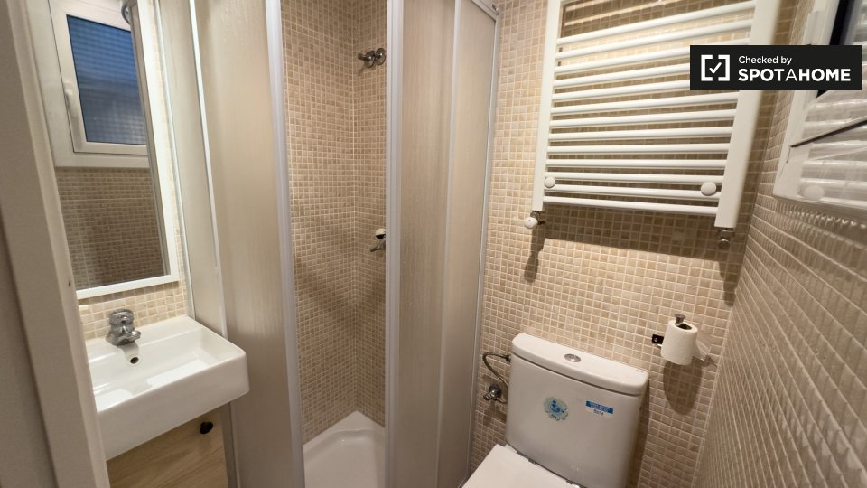 Double room Barcelona, 2 beds, 60m² — photo 3