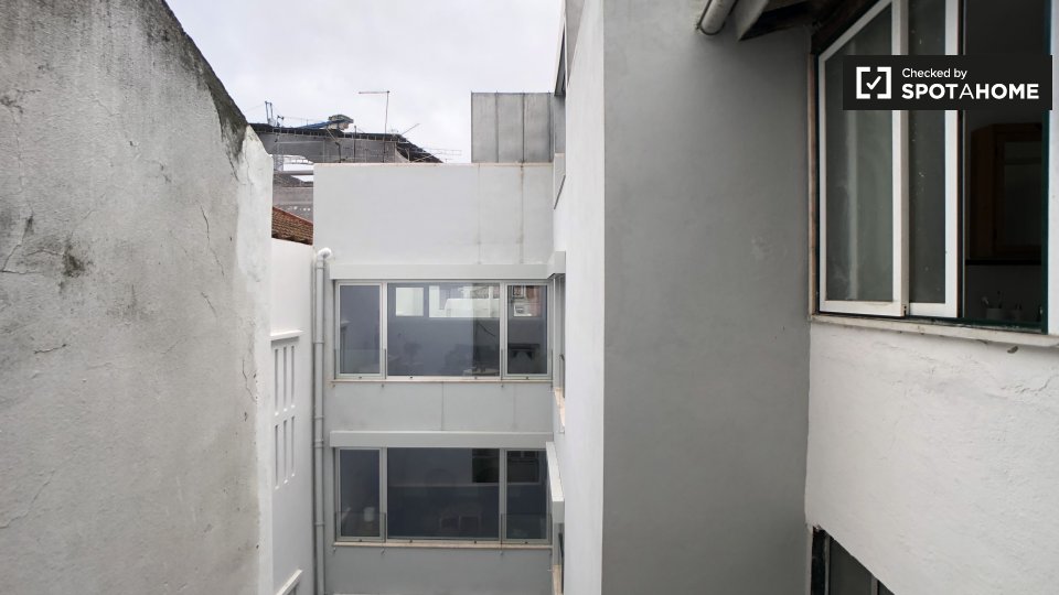 Double room Lisbon, 4 beds, 80m² — photo 12