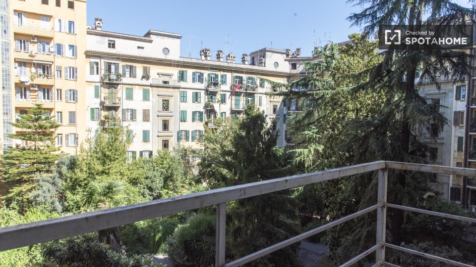 Double room Rome, 3 beds — photo 15