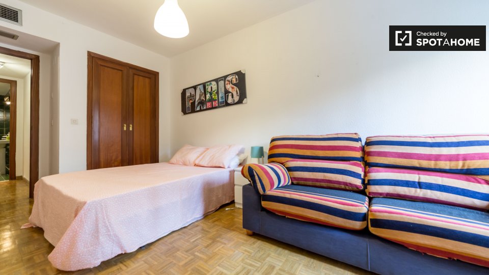 Double room Valencia, 6 beds, 140m² — photo 19