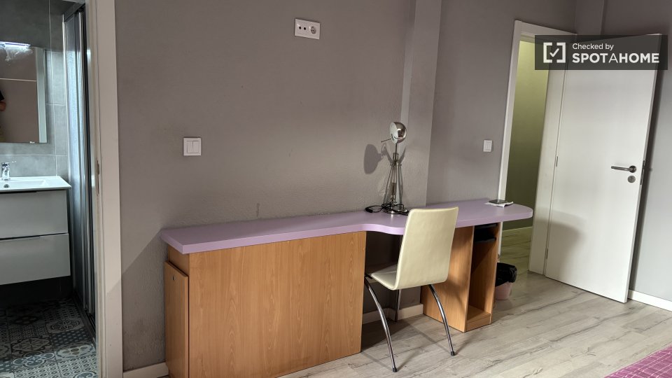 Double room Lisbon, 4 beds, 85m² — photo 37