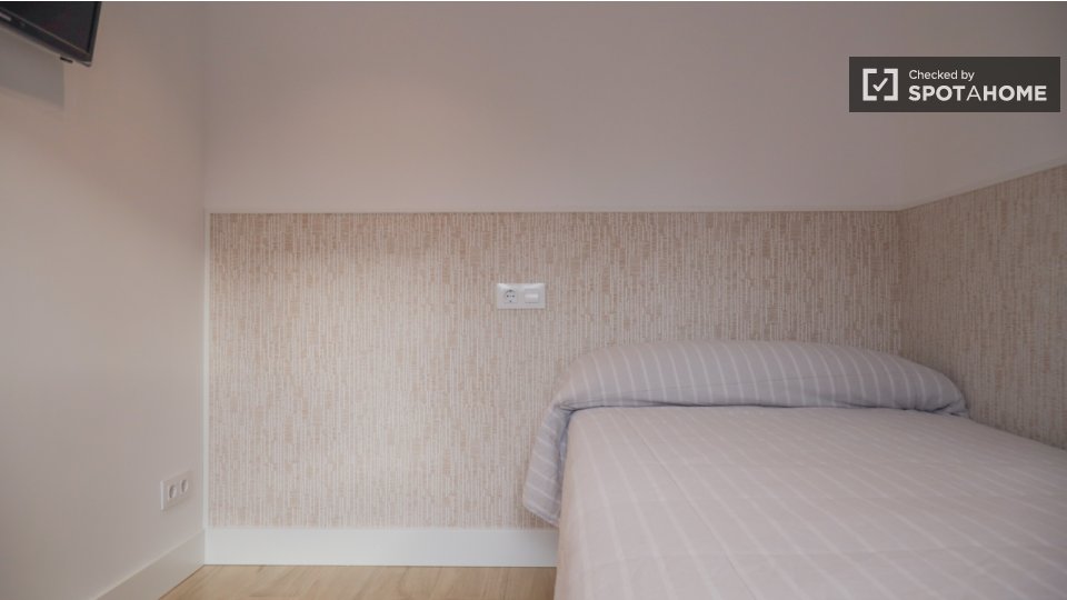 Double room Madrid, 3 beds — photo 15