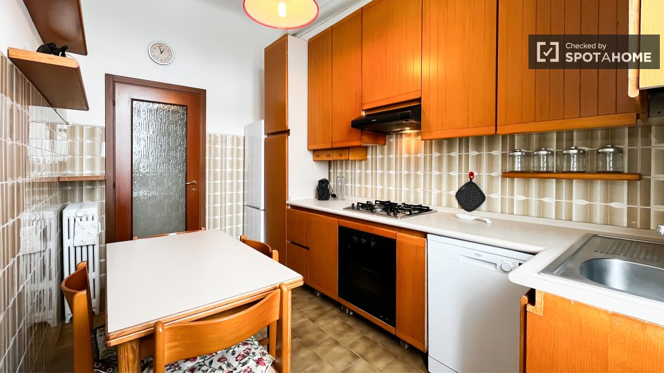 Double room Milan, 2 beds — photo 17