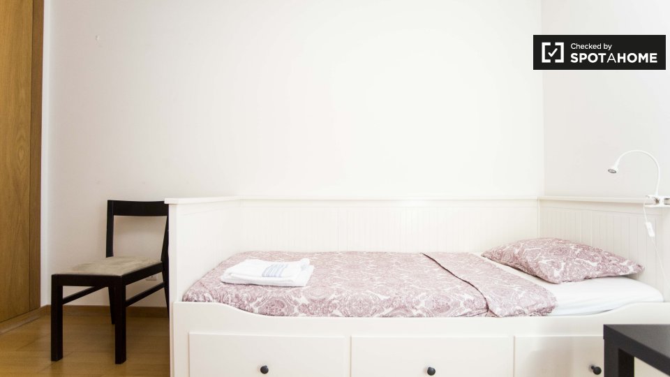 Double room Lisbon, 3 beds, 80m² — photo 4