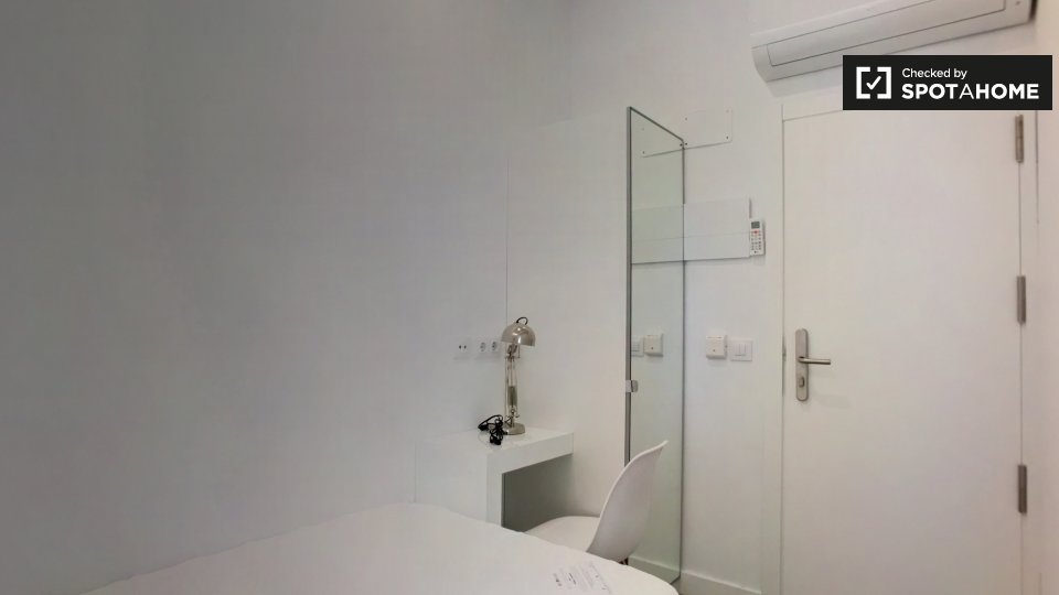 Double room Madrid, 6 beds — photo 18