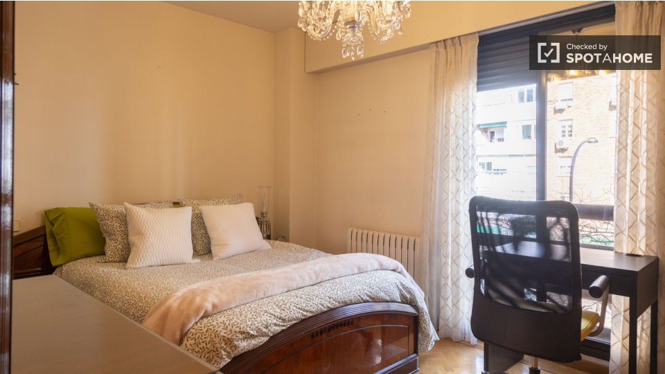 Double room Madrid, 3 beds, 150m² — photo 10