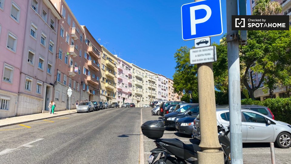 Double room Lisbon, 4 beds, 90m² — photo 10