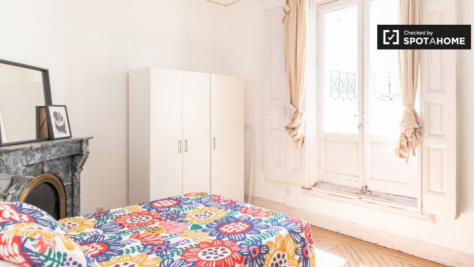 Double room Madrid, 10 beds, 220m² — photo 2