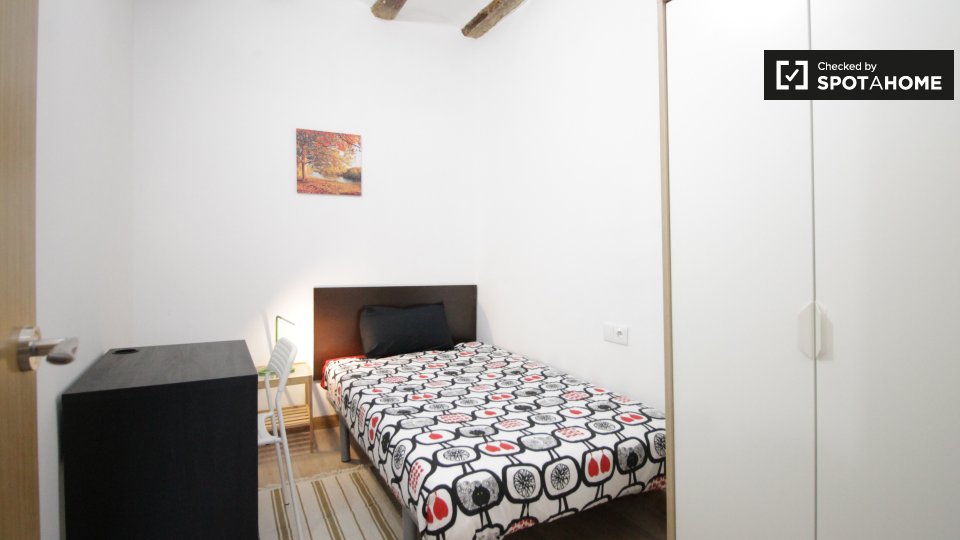 Double room Barcelona, 2 beds — photo 15