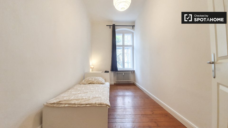 Double room Berlin, 4 beds, 92m² — photo 14
