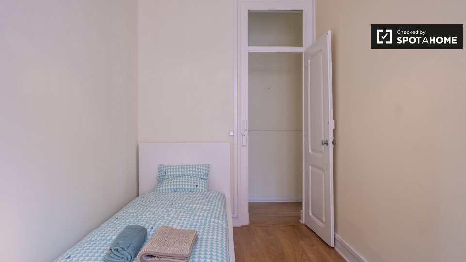 Double room Lisbon, 5 beds — photo 1