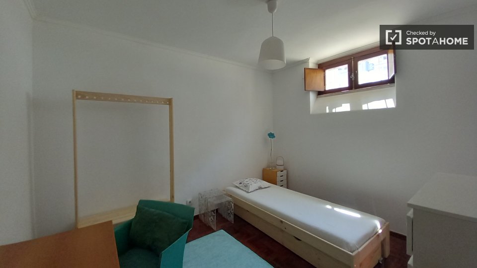 Apartment Lisbon, 3 beds, 75m² — photo 1