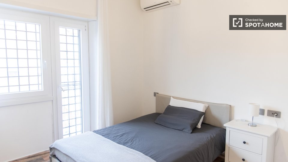 Double room Rome, 3 beds, 93m² — photo 32